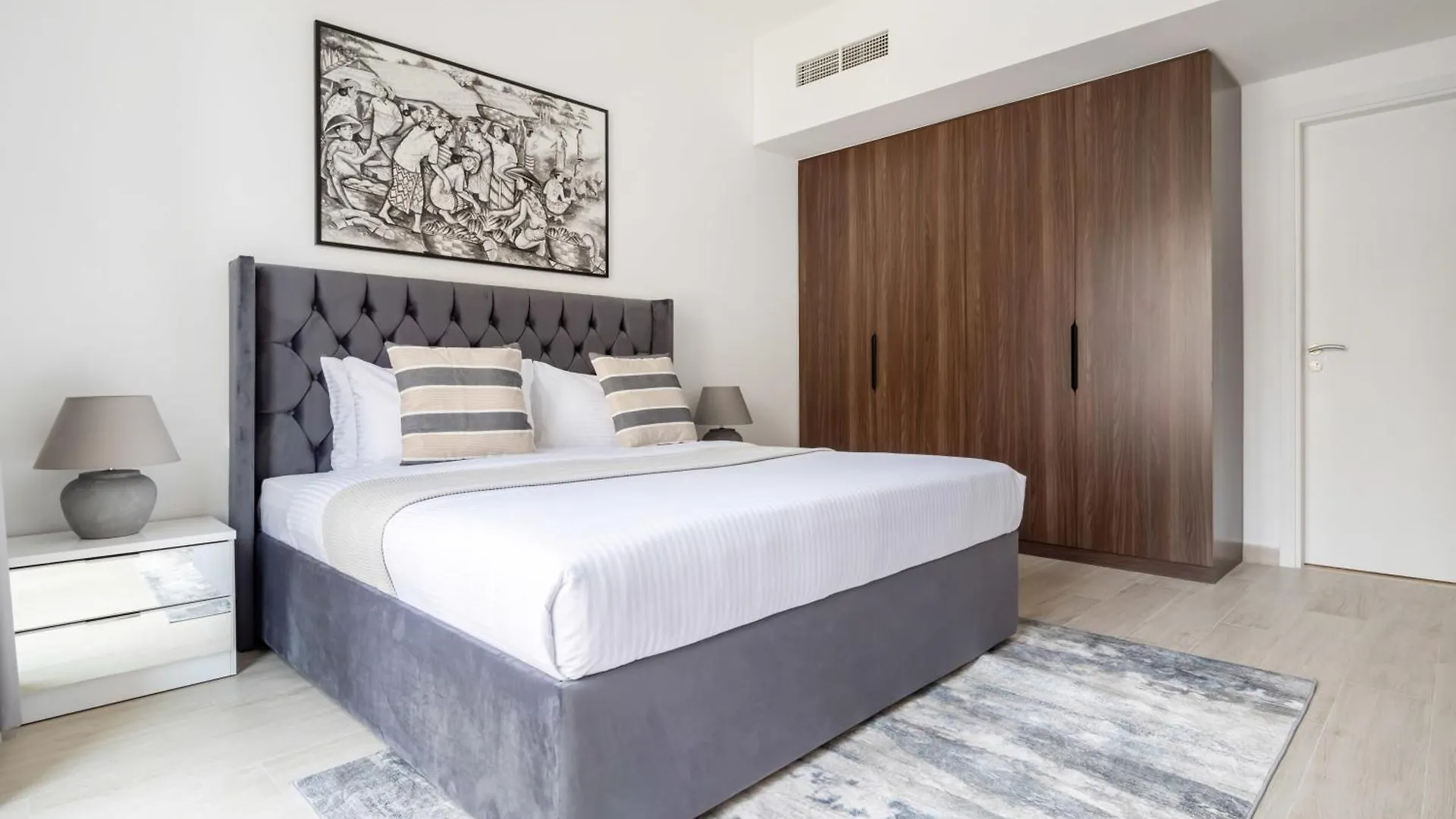 Frank Porter - Asayel 3 Dubai Apartment
